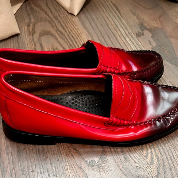 G.H Bass & Co Women Ombré Red Loafers - Picture 4 of 4